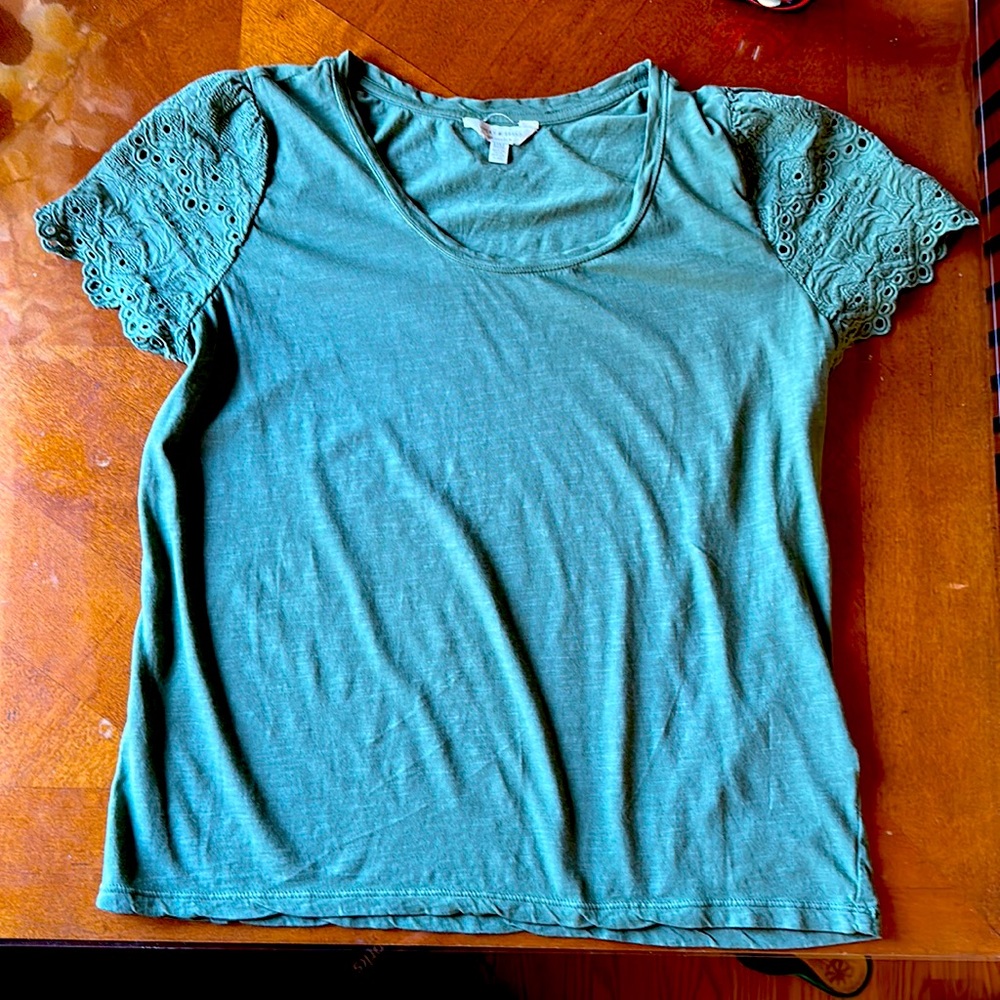 Lucky brand Tee Shirt Size M - Khaki Green /Sage Like New Eyelet like Sleeves